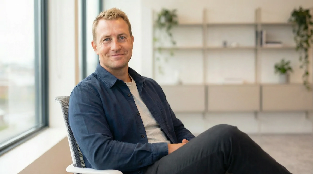 Lydstudie nær København – Producer ved tastatur. – Lydstudiet